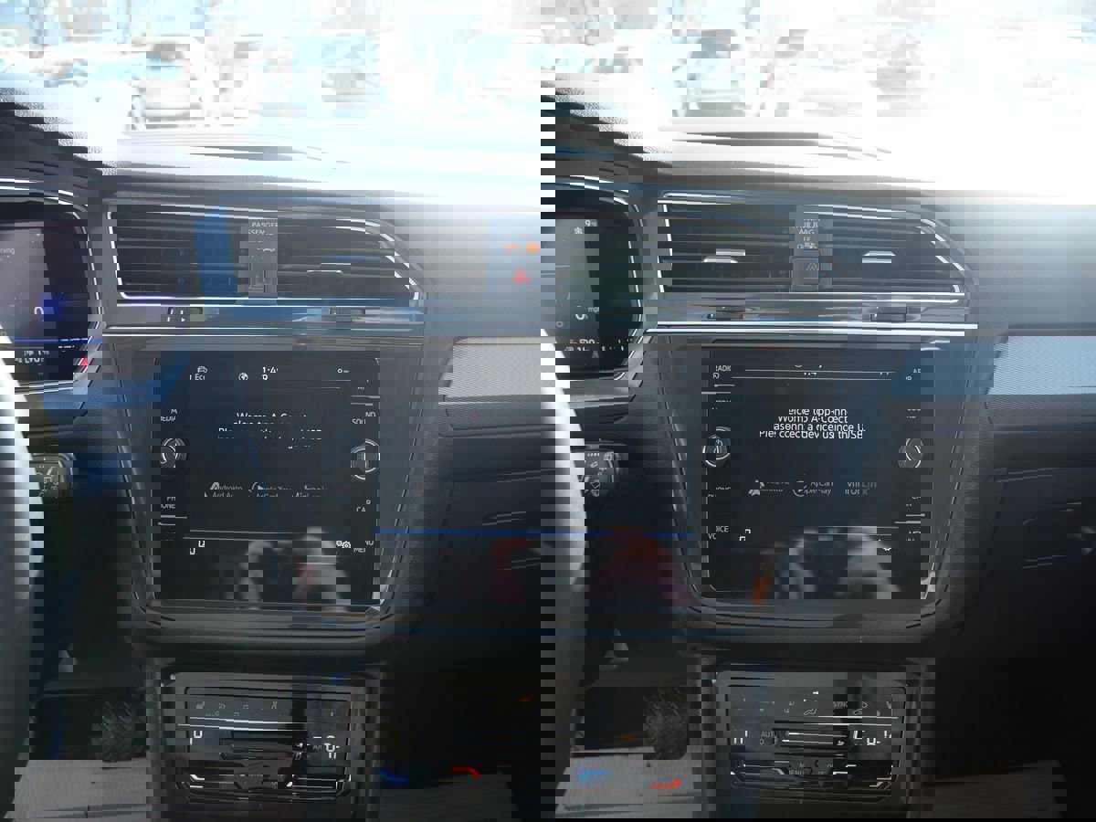 Used 2022 Volkswagen Tiguan SE image 12