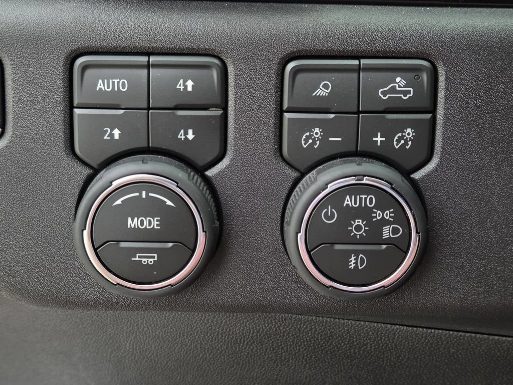 Used 2026 Chevrolet Silverado 2500 High Country w/ Technology Package AWD/4WD image 17