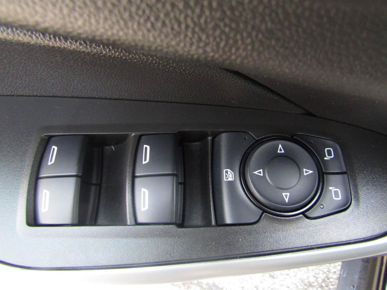 Used 2025 Chevrolet Trax RS FWD image 11