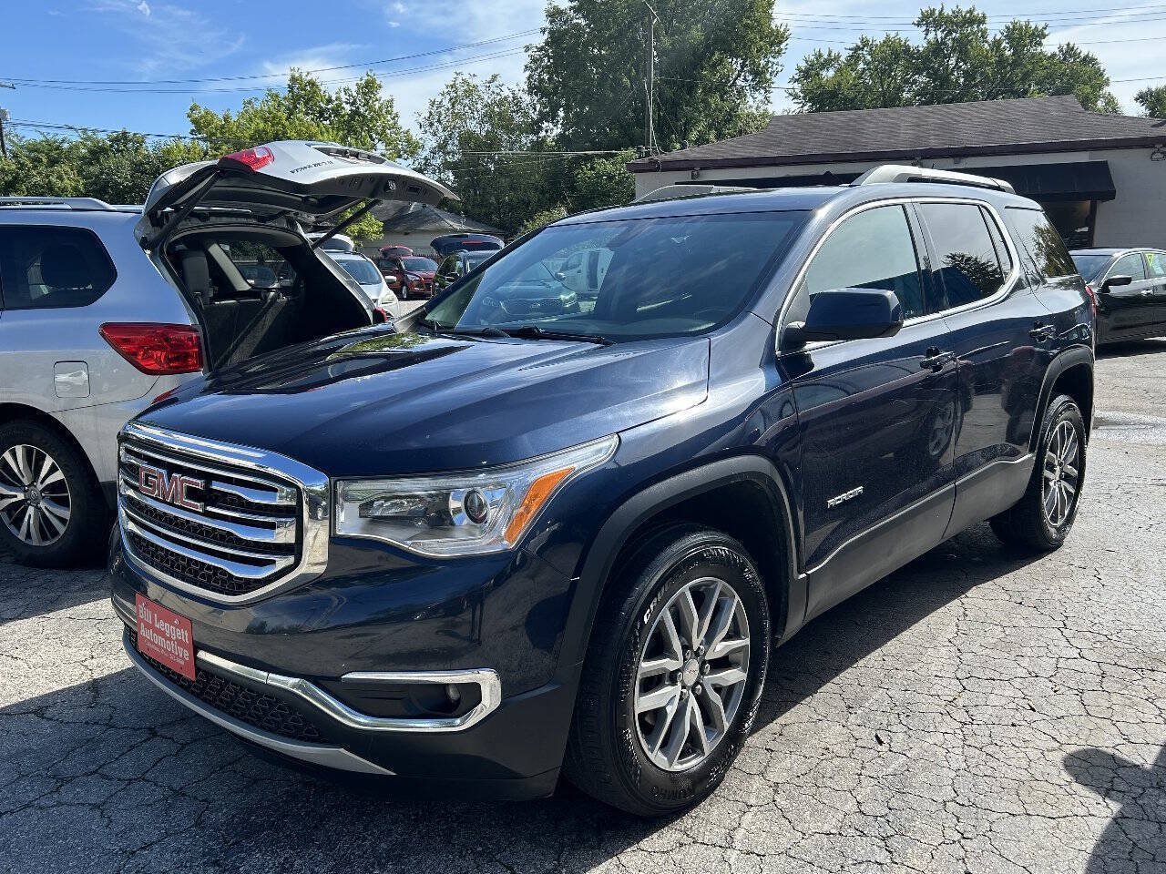 Used 2017 GMC Acadia SLE FWD image 2