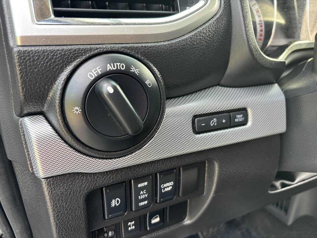 Used 2018 Nissan Titan PRO-4X AWD/4WD image 36