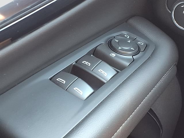 Used 2025 Chevrolet Suburban Z71 AWD/4WD image 17