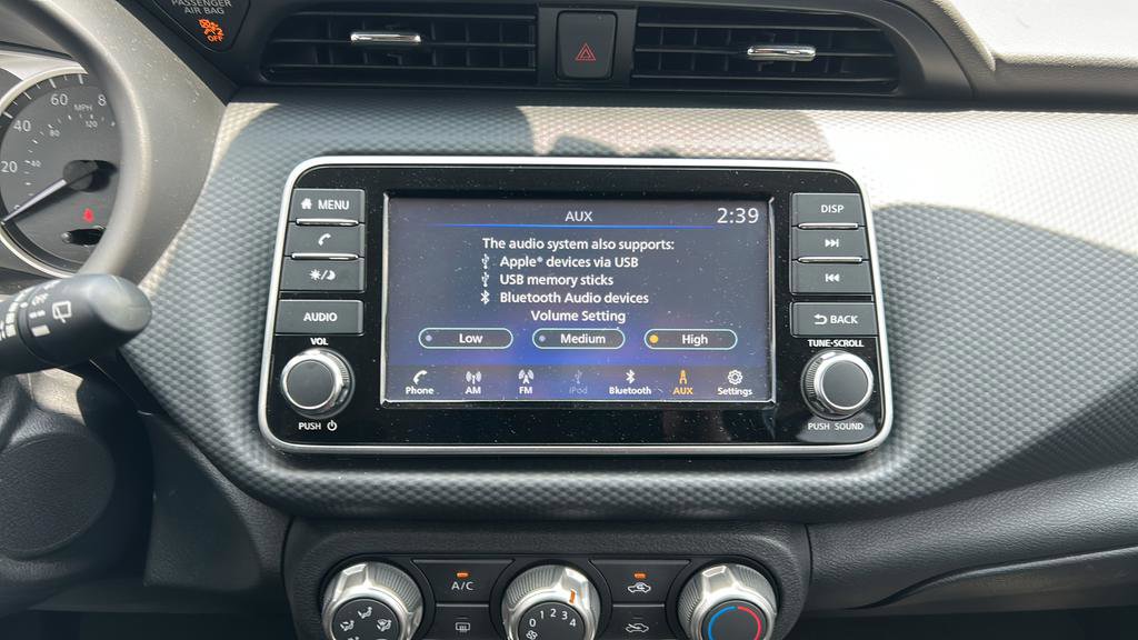 Certified 2025 Nissan Kicks Play S FWD image 18