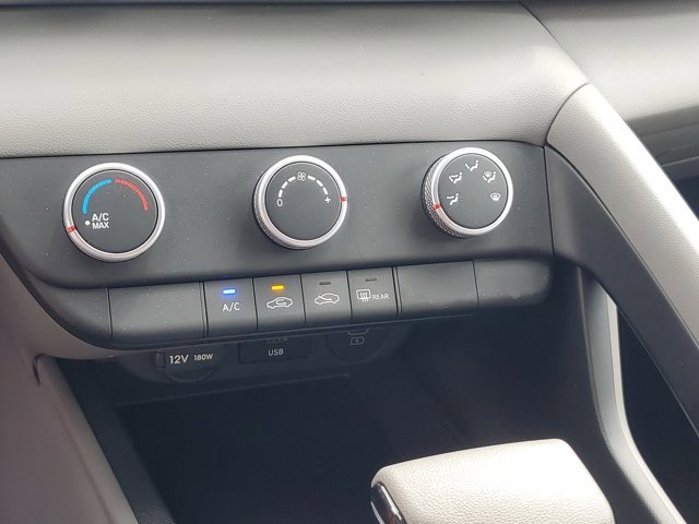 Used 2024 Hyundai Elantra SE image 25