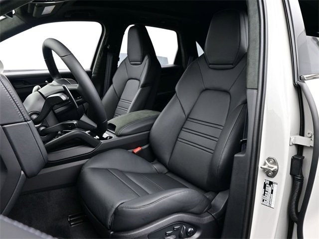 New 2026 Porsche Cayenne GTS image 5
