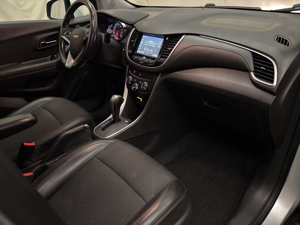 Used 2018 Chevrolet Trax LT w/ LT Convenience Package image 27