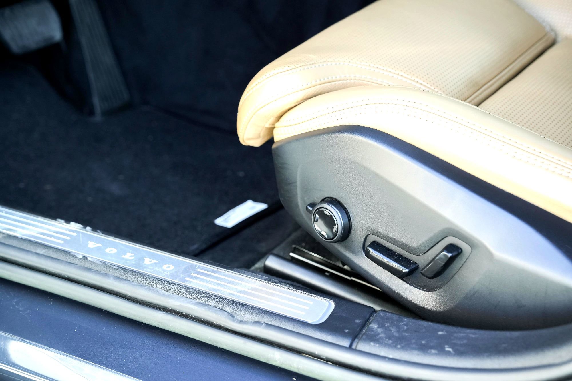 Used 2023 Volvo V90 B6 Cross Country Ultimate image 24