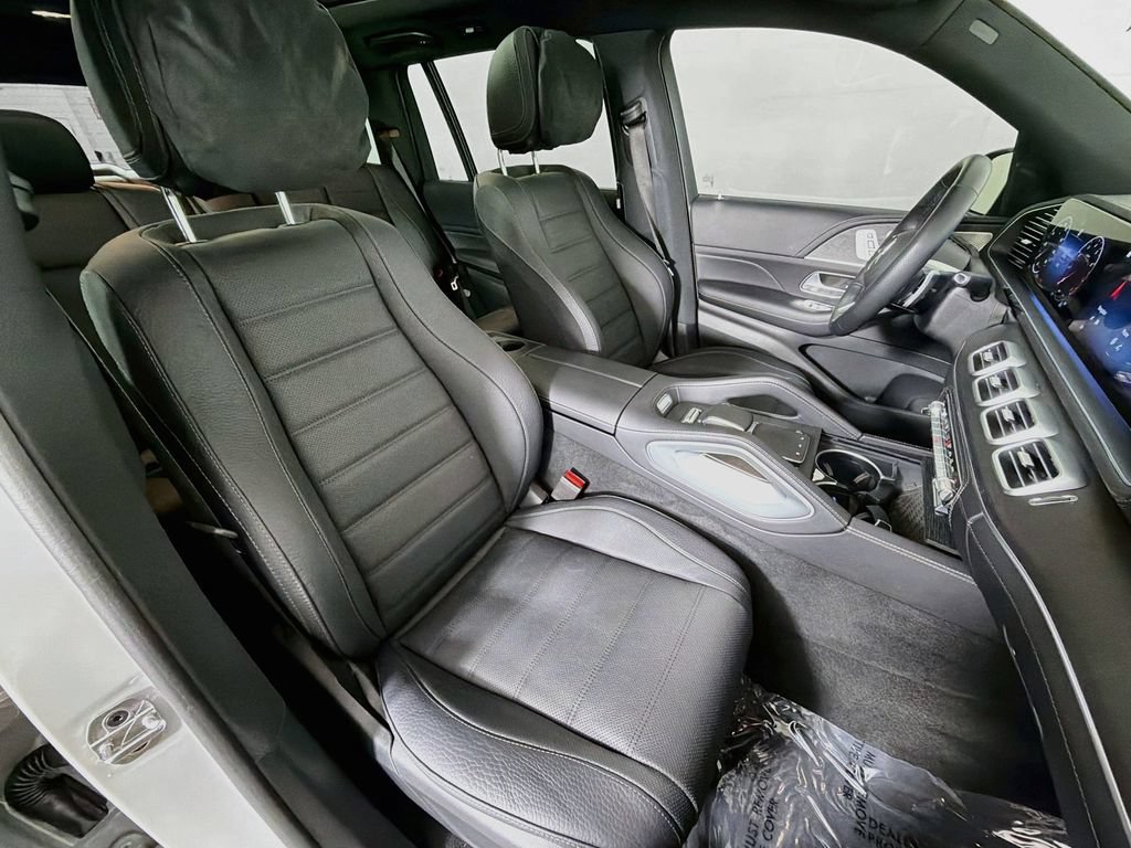 Used 2025 Mercedes-Benz GLS 580 4MATIC image 31