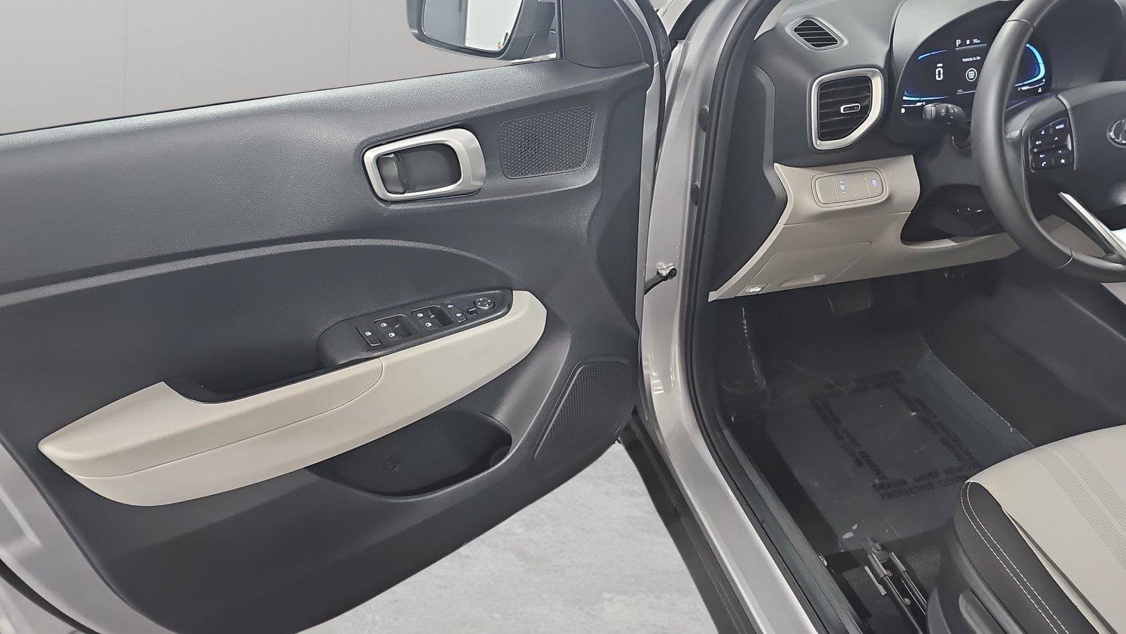 Certified 2025 Hyundai Venue SEL FWD image 23