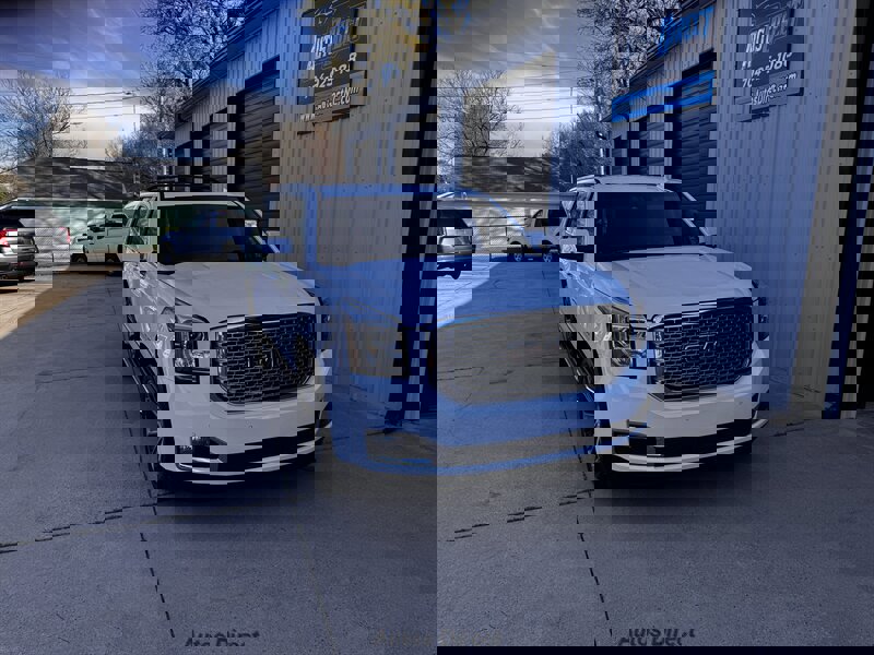 Used 2017 GMC Yukon XL Denali image 17