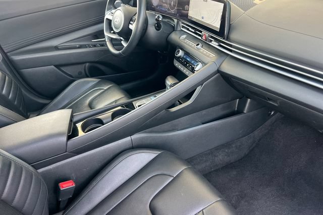 Used 2025 Hyundai Elantra Limited FWD image 18