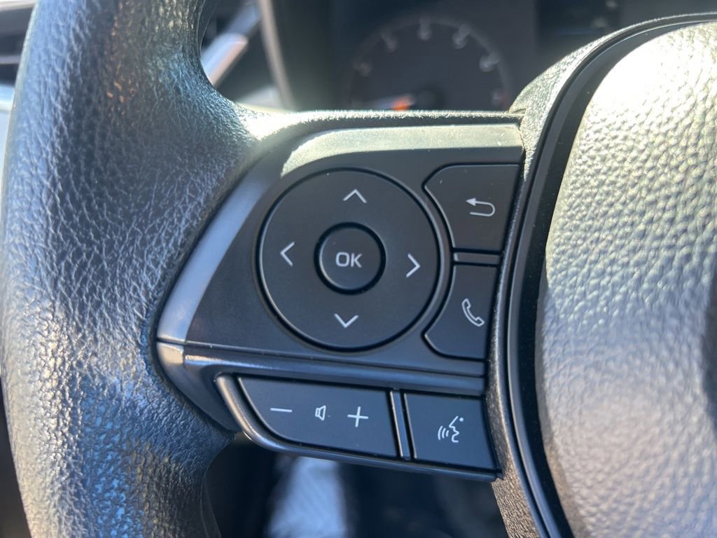 Used 2025 Toyota Corolla LE image 39