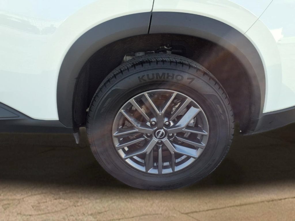 Used 2024 Nissan Rogue S FWD image 25