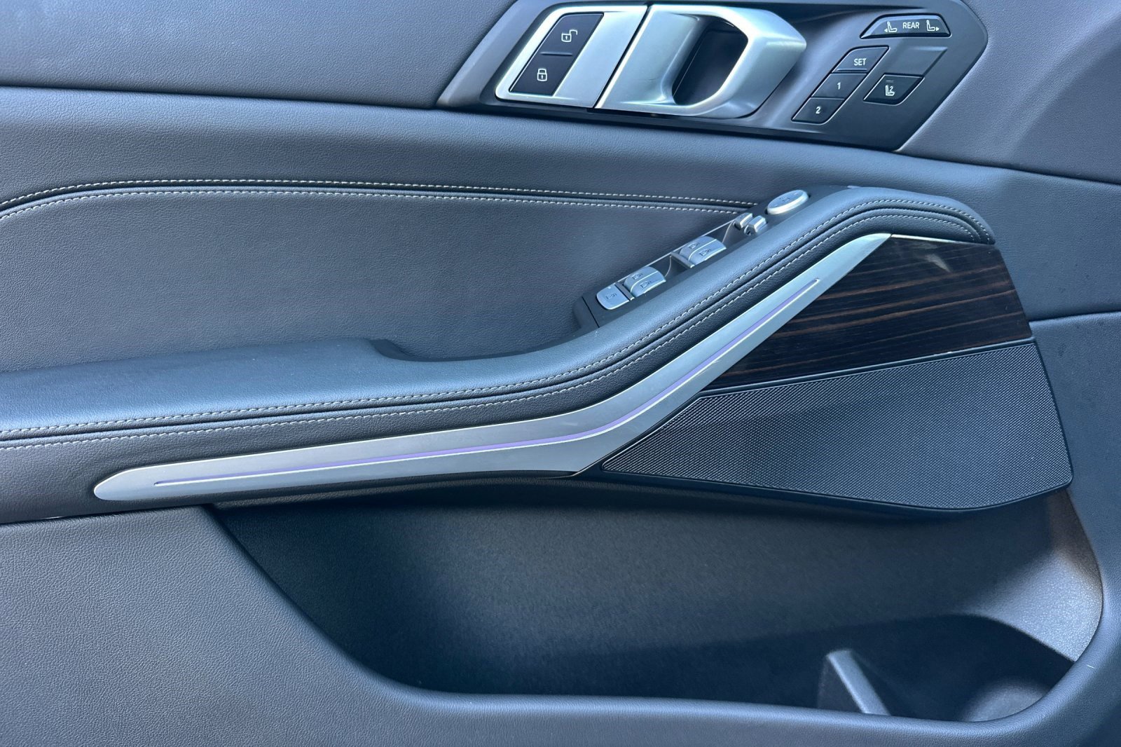 Used 2025 BMW X7 xDrive40i w/ Parking Assistance Package image 12