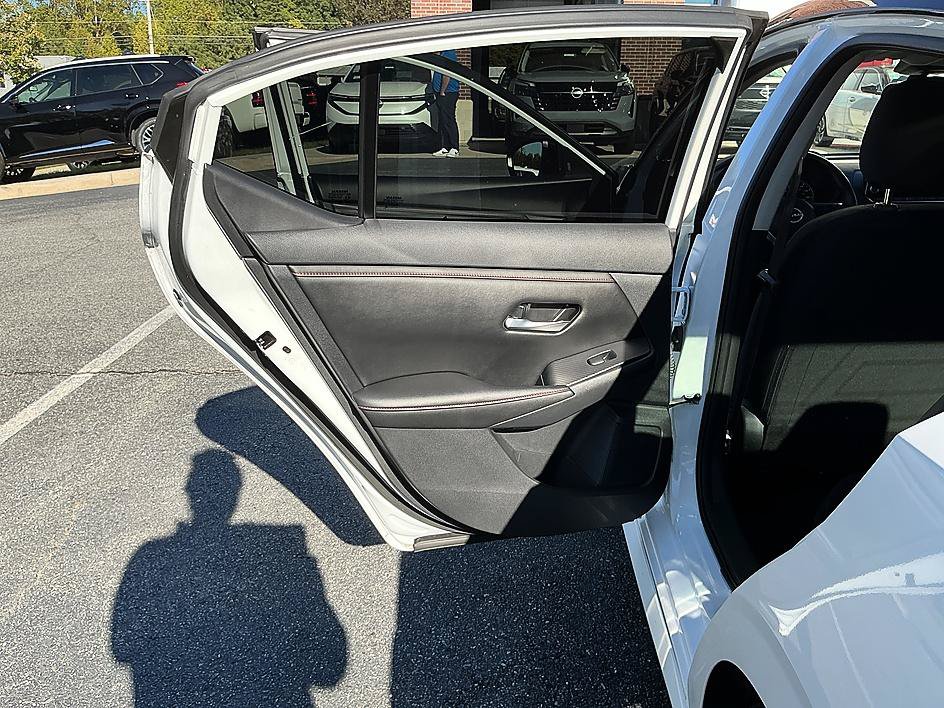 Certified 2024 Nissan Sentra SR FWD image 19