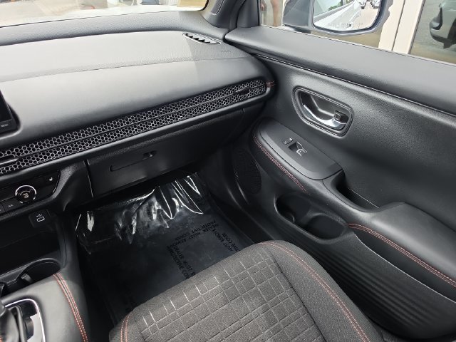 Used 2025 Honda HR-V Sport image 15