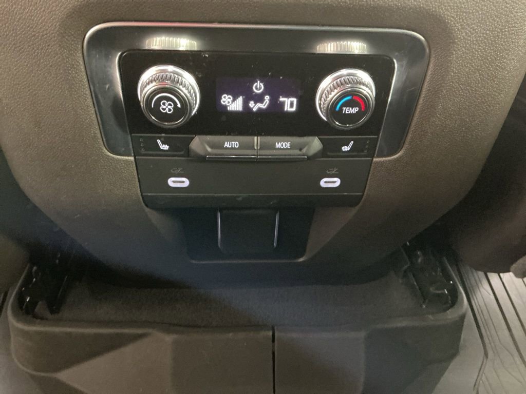 Used 2022 GMC Yukon SLT w/ SLT Luxury Package image 36