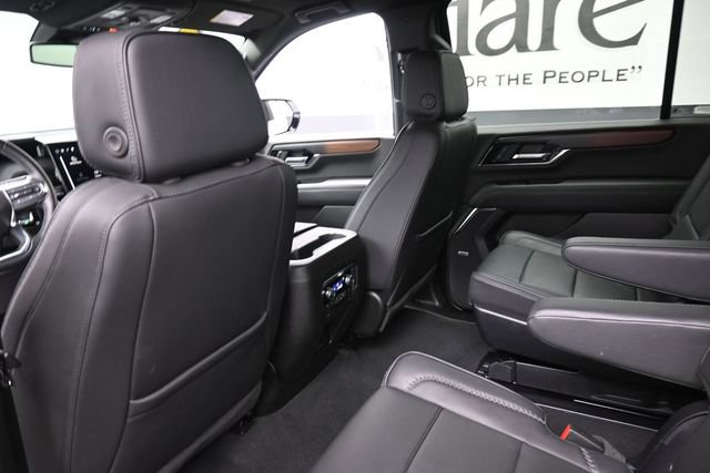 Used 2025 GMC Yukon XL Denali AWD/4WD image 23