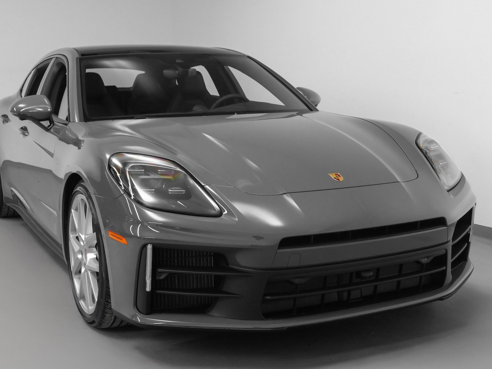 Certified 2025 Porsche Panamera 4 image 9