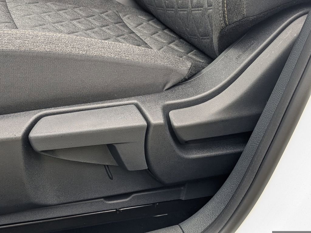New 2026 Nissan Kicks SV image 19
