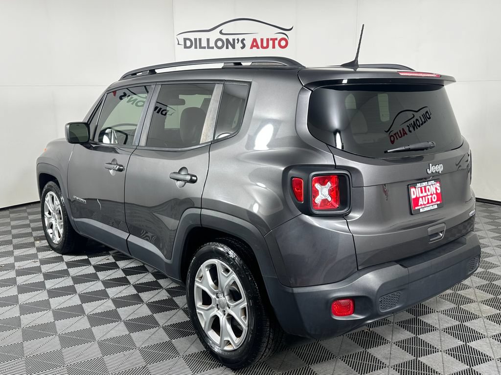 Used 2019 Jeep Renegade Latitude w/ UConnect 8.4 Nav Group FWD image 4