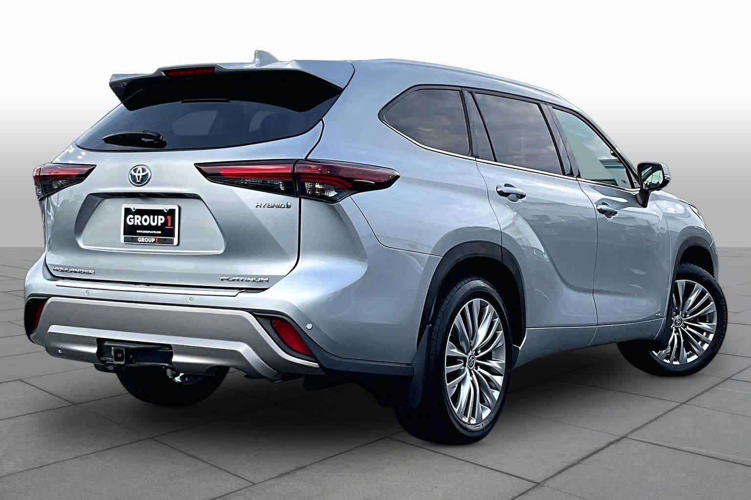 Used 2024 Toyota Highlander Platinum AWD/4WD image 13