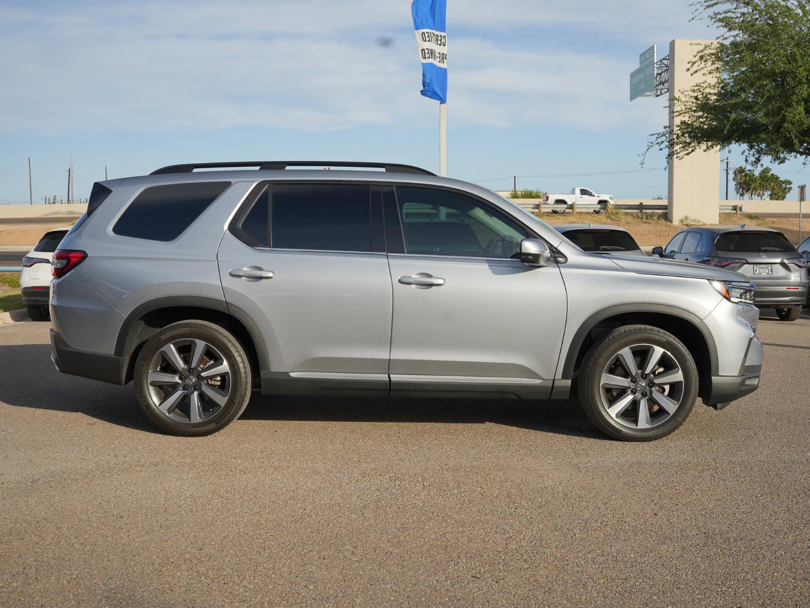 Used 2023 Honda Pilot Touring image 4