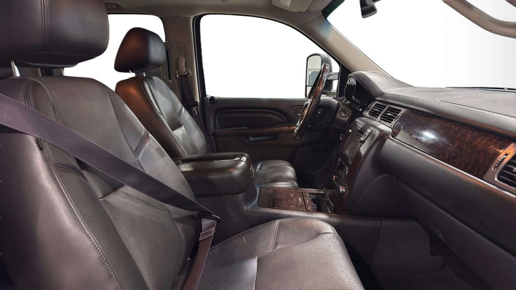 Used 2014 GMC Sierra 3500 Denali AWD/4WD image 9