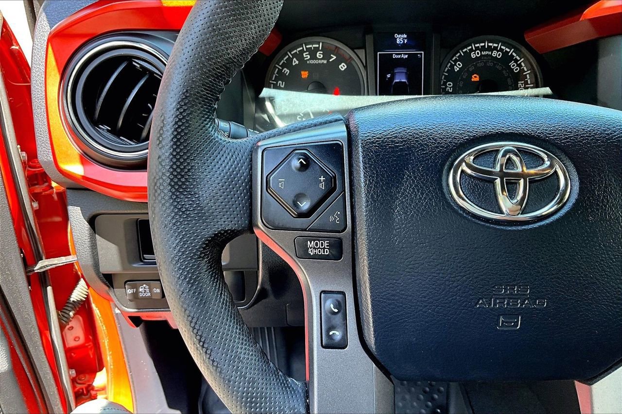 Used 2017 Toyota Tacoma TRD Sport w/ Tow Package (A/T) AWD/4WD image 10
