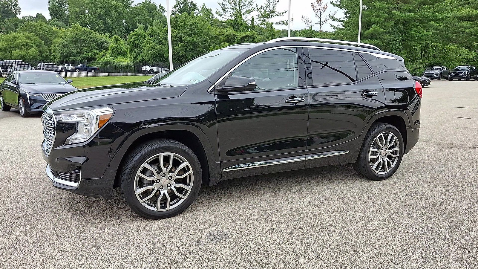 Certified 2023 GMC Terrain Denali w/ Denali Premium Package AWD/4WD image 5