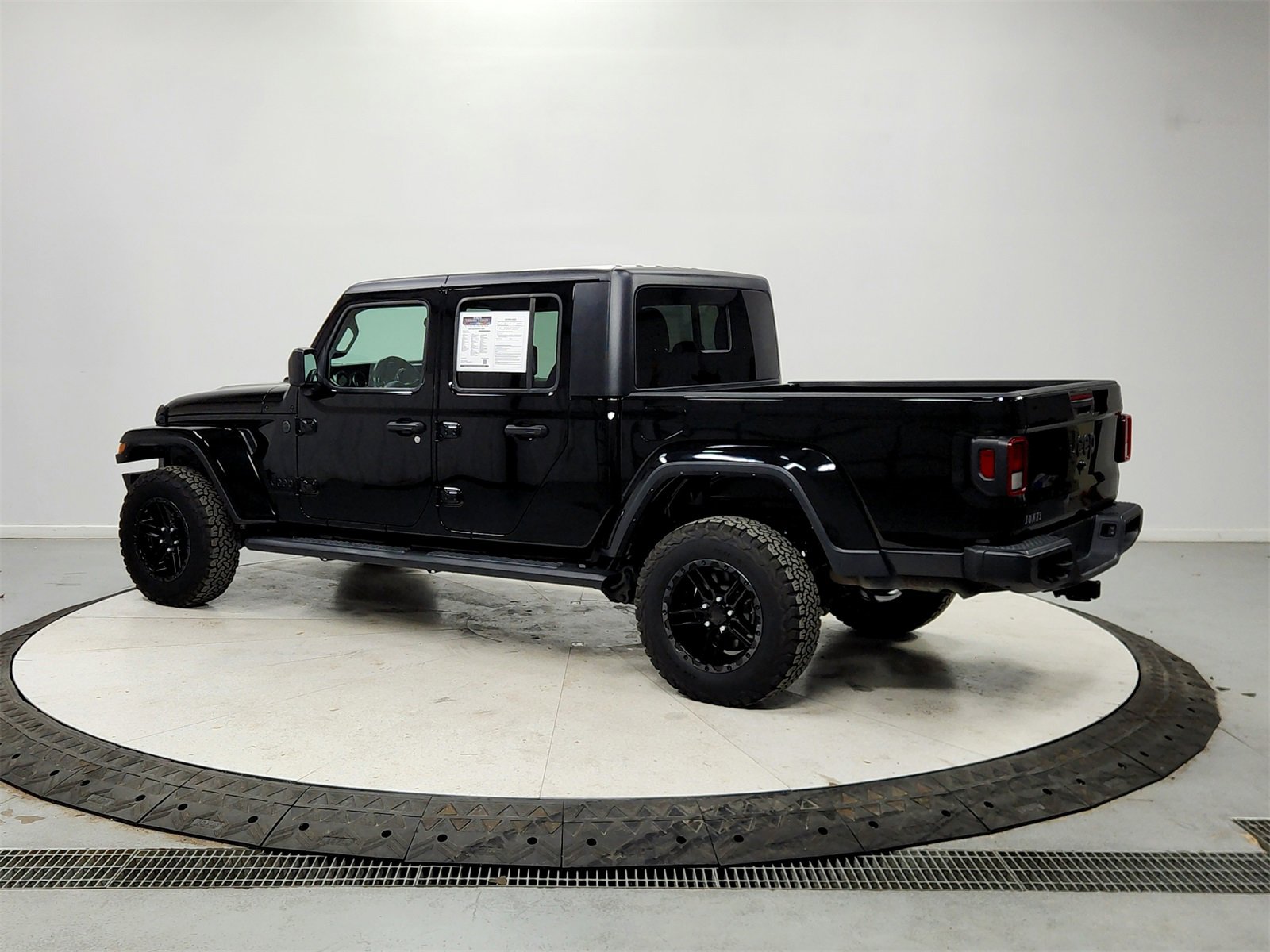 Used 2022 Jeep Gladiator Sport image 5