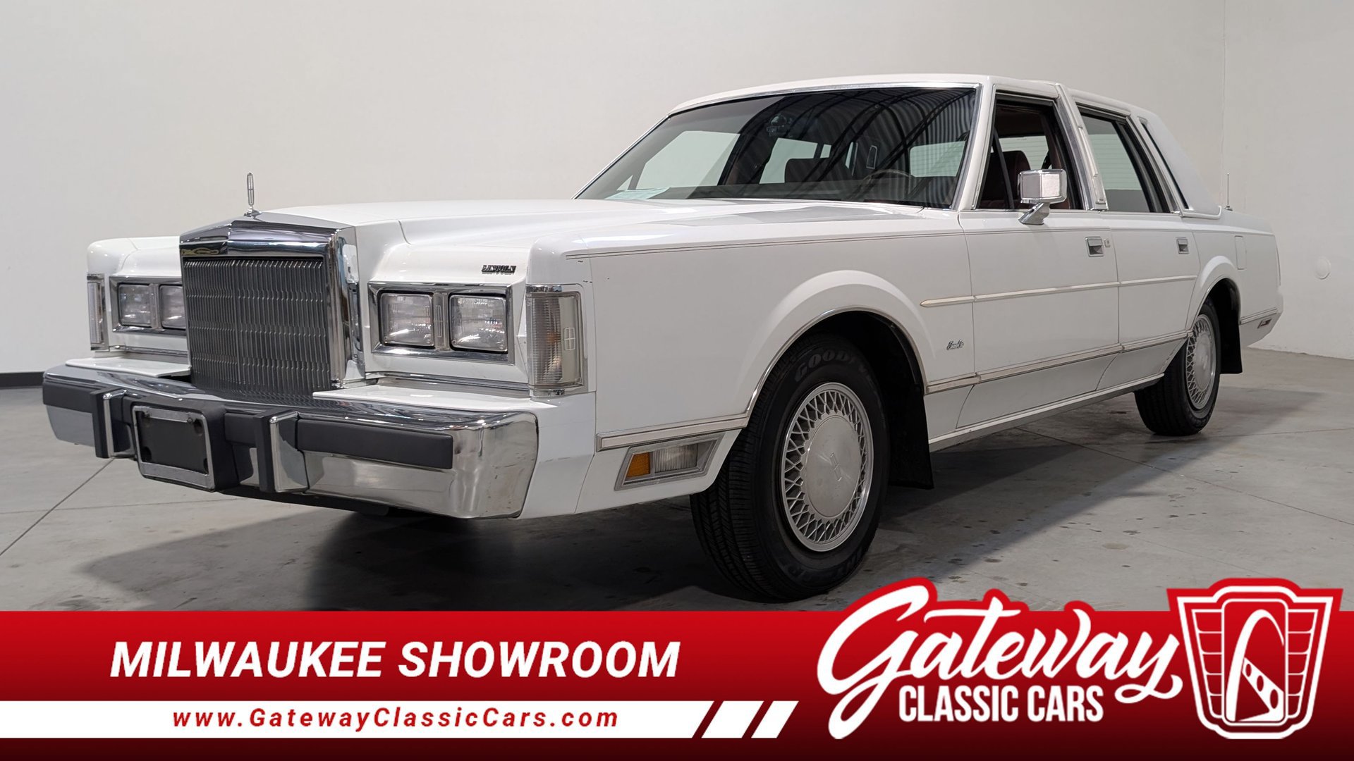 Used 1988 Lincoln Town Car RWD video 1