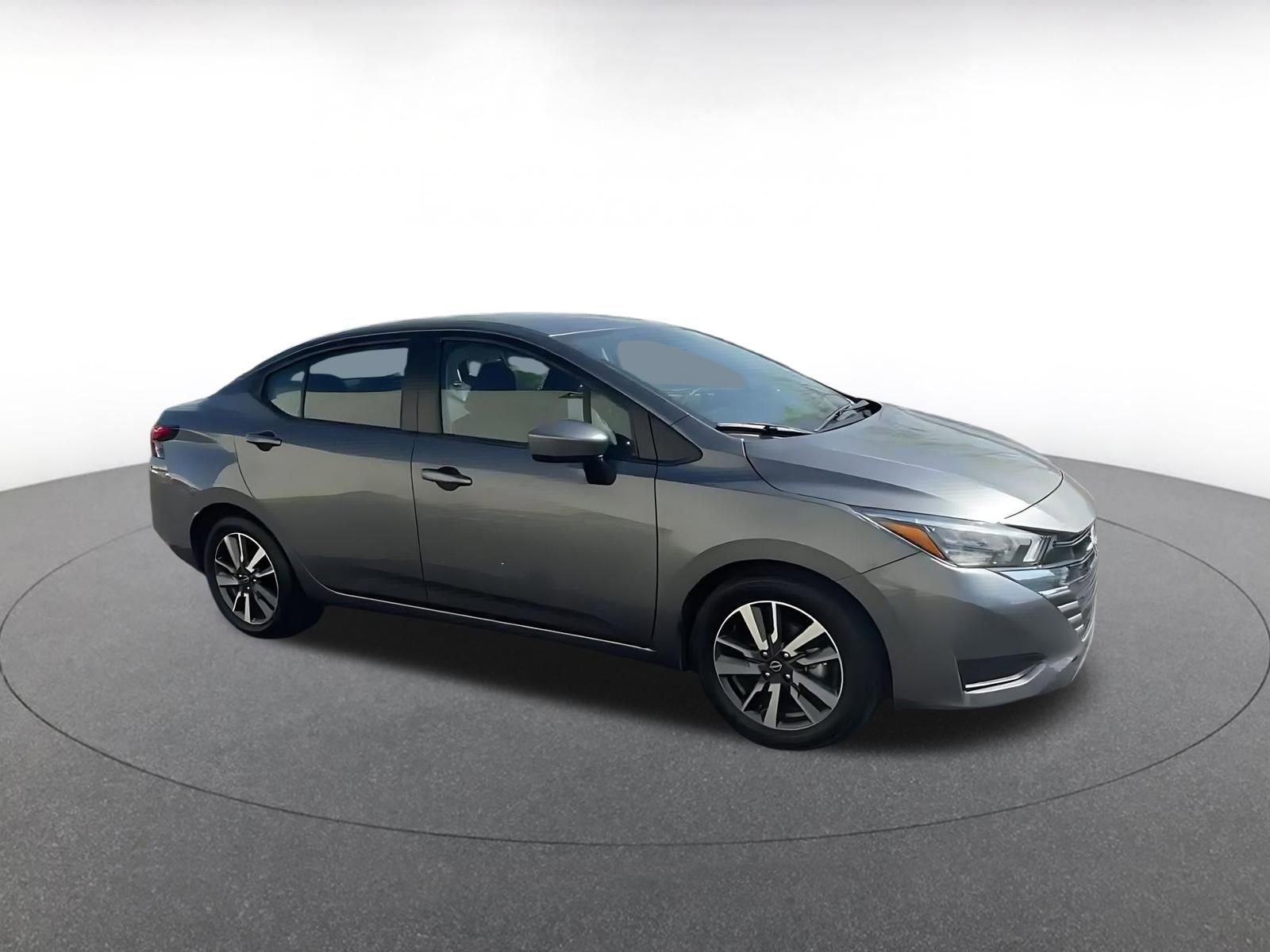 Used 2025 Nissan Versa SV image 2