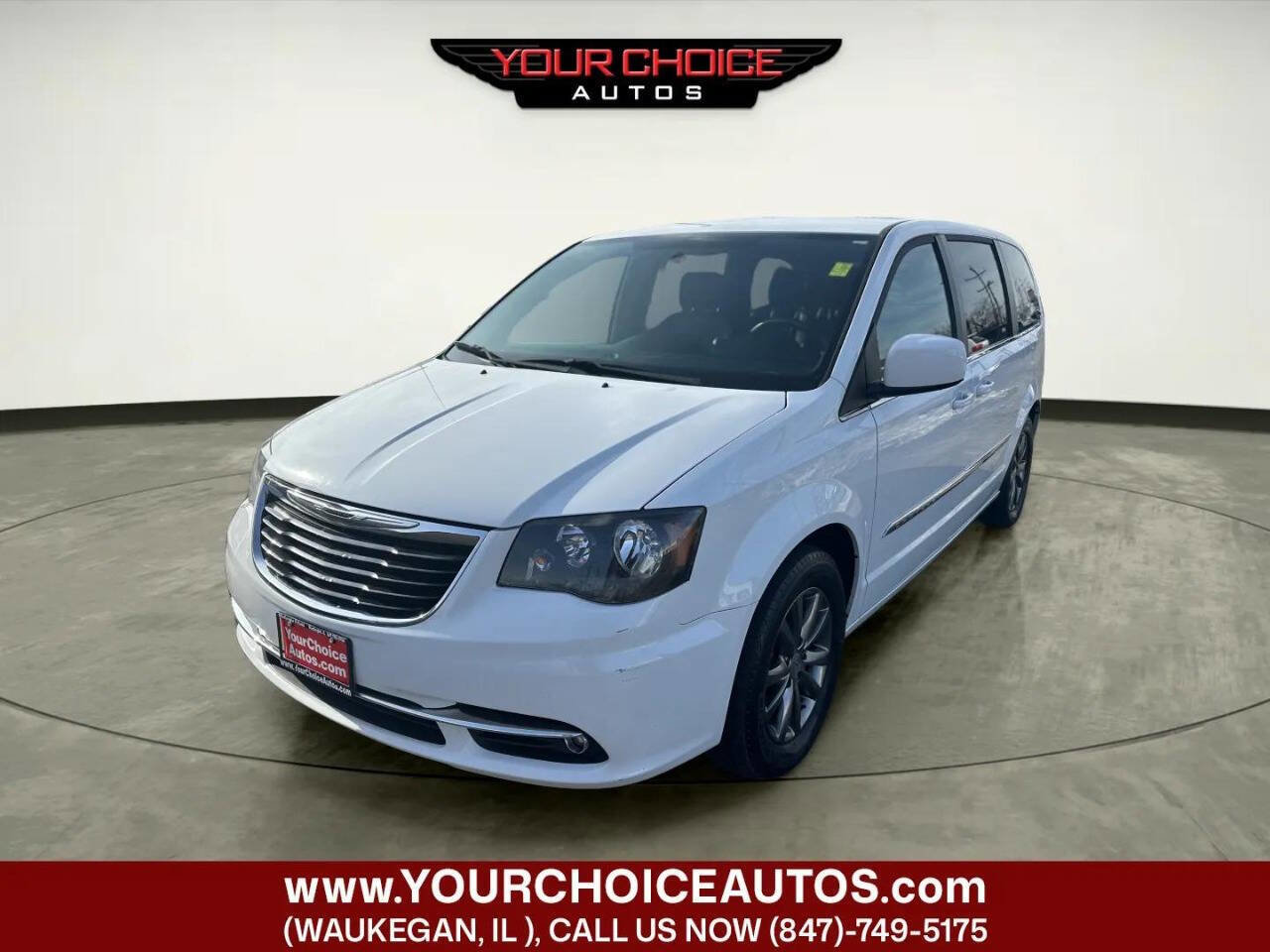 Used 2016 Chrysler Town & Country S FWD image 1