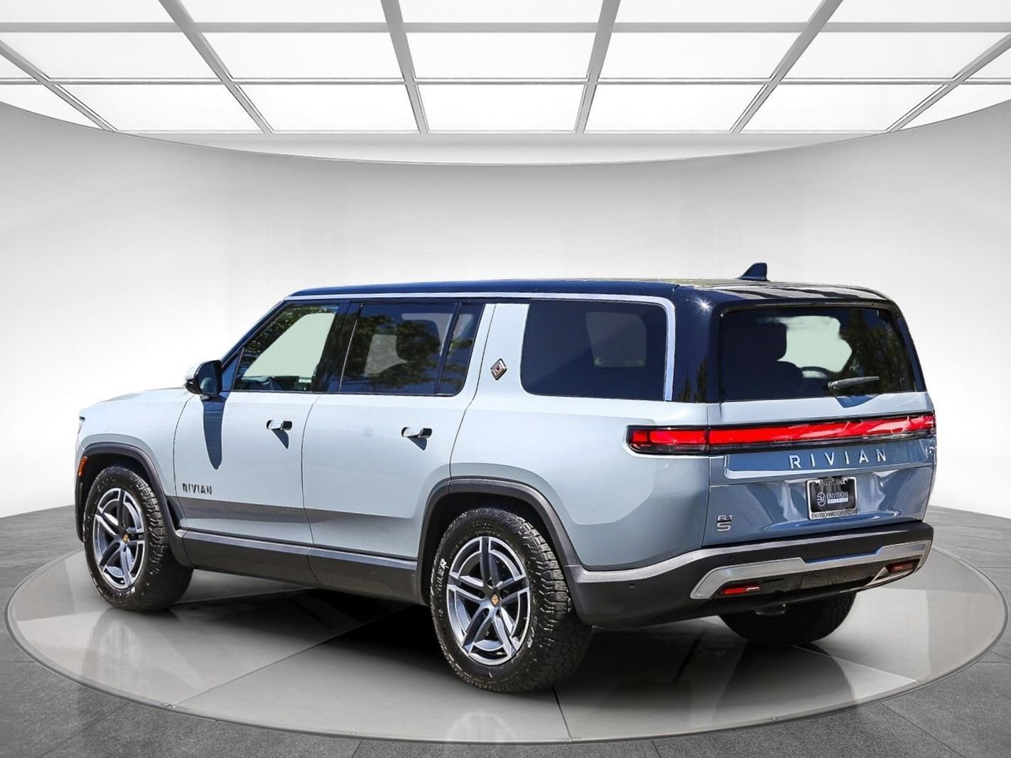 Used 2025 Rivian R1S Adventure AWD/4WD image 2