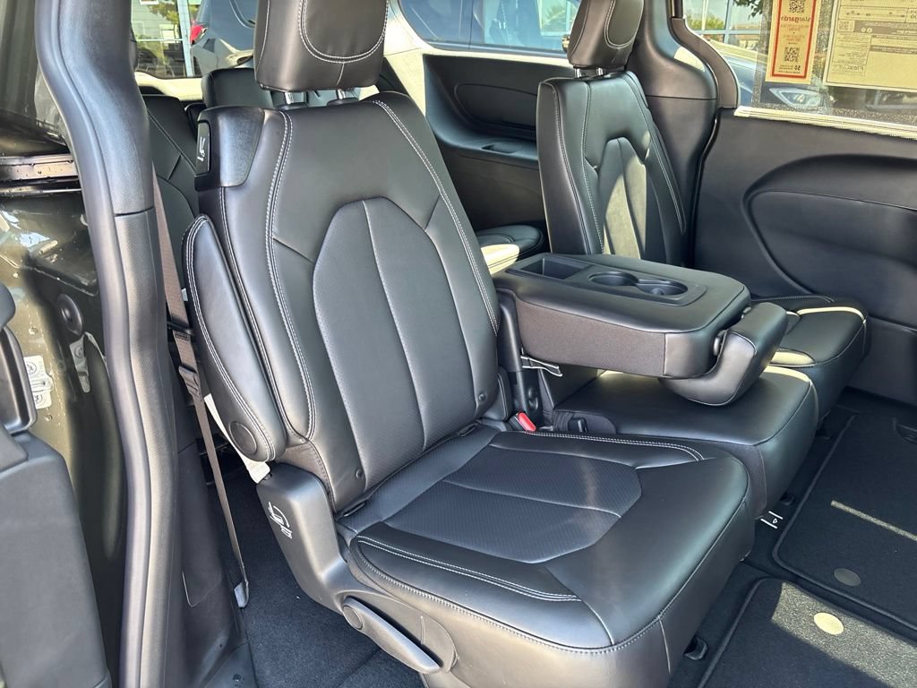 New 2027 Chrysler Pacifica Select FWD image 21