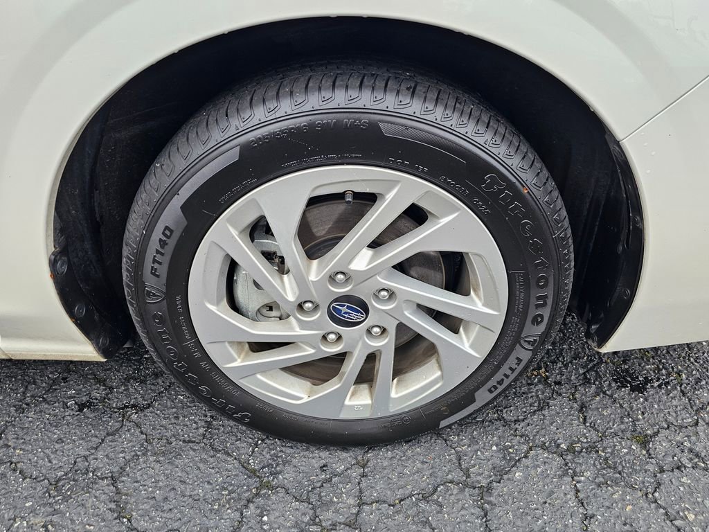 Certified 2025 Subaru Impreza 2.0i image 9