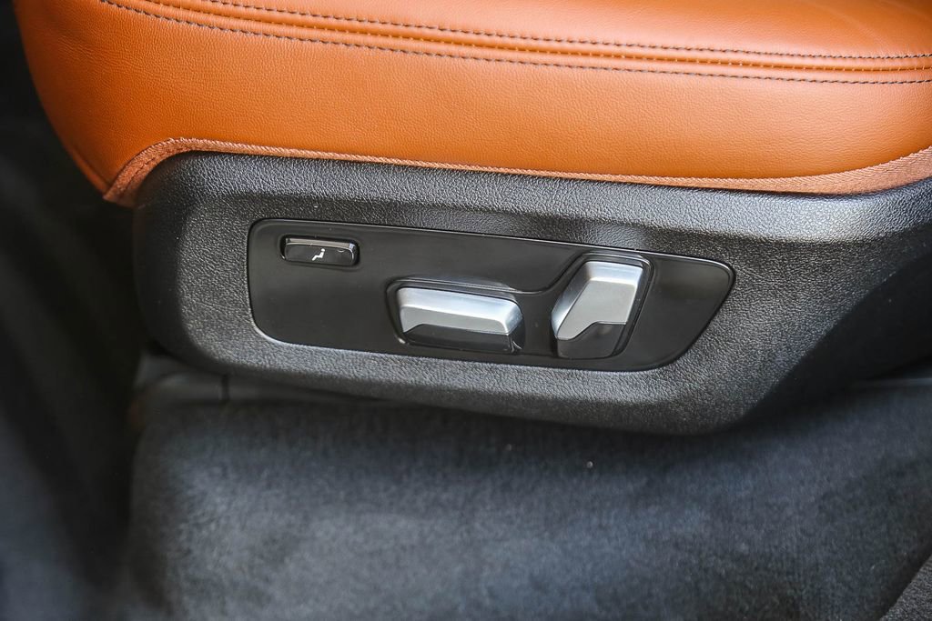 Certified 2024 BMW X7 xDrive40i w/ M Sport Package AWD/4WD image 18