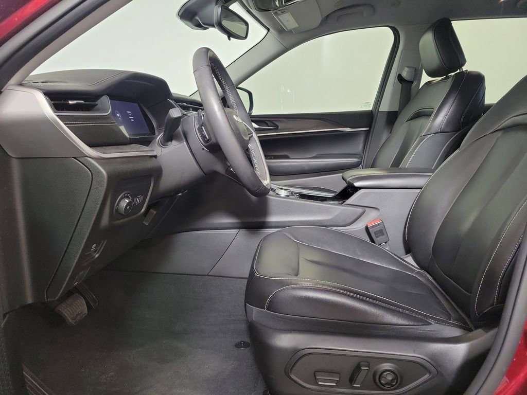 Used 2023 Jeep Grand Cherokee Limited w/ Black Appearance Package RWD image 13