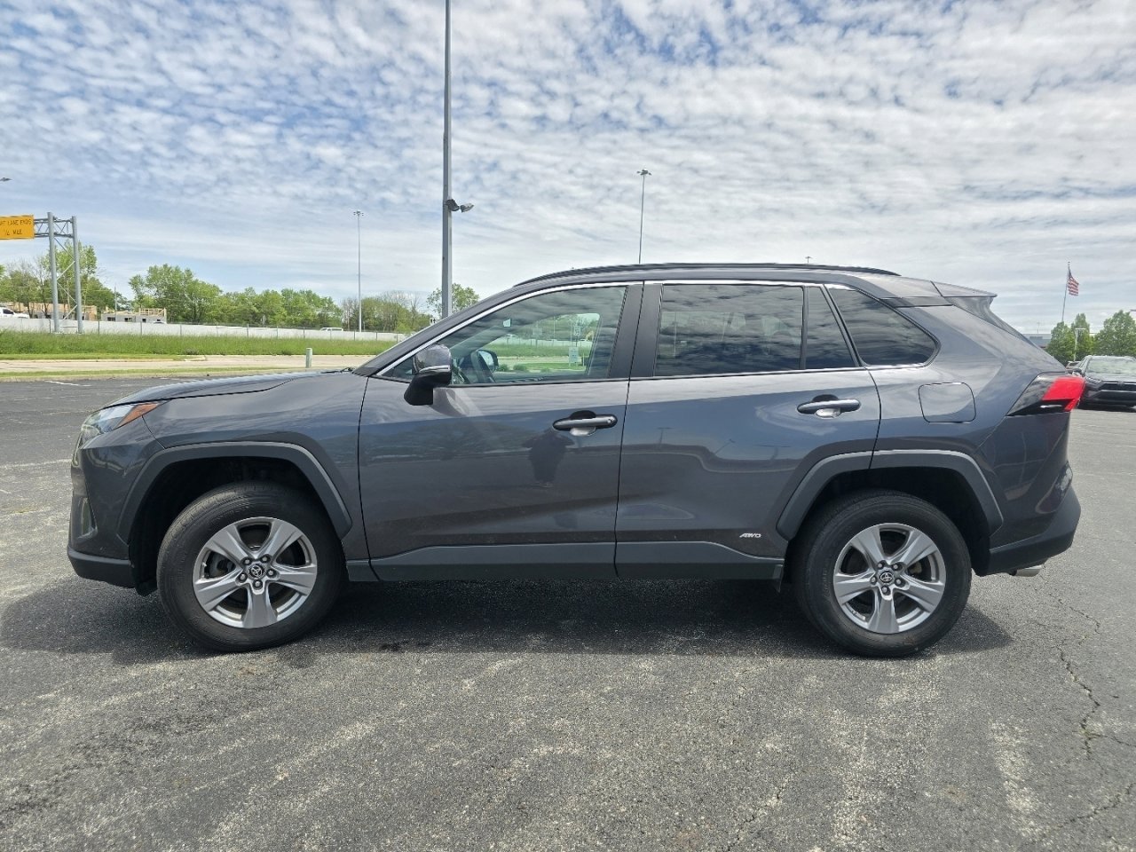Used 2024 Toyota RAV4 LE AWD/4WD image 12