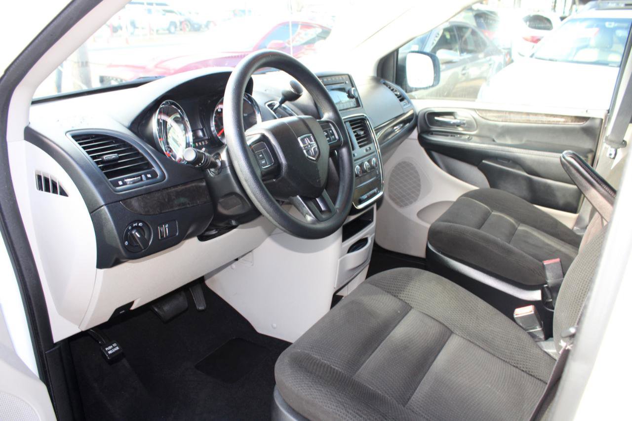 Used 2016 Dodge Grand Caravan American Value Package FWD image 8