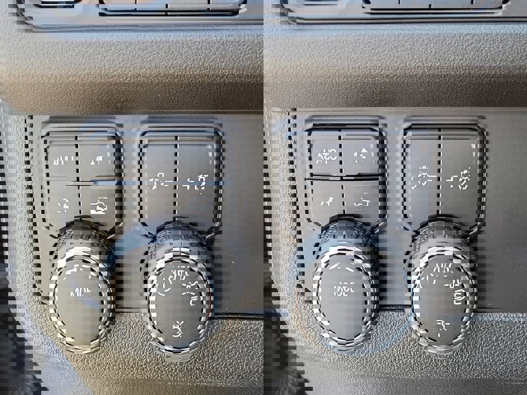 Used 2024 Chevrolet Suburban LT image 24