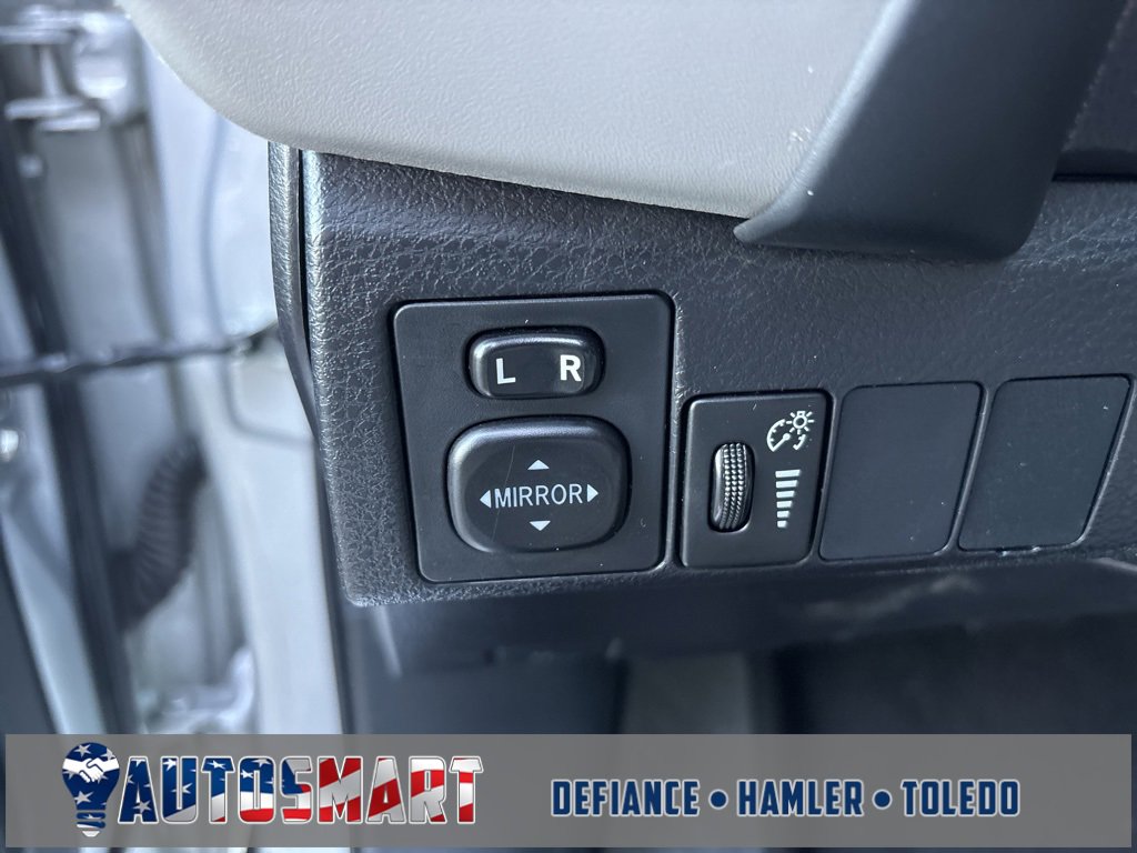 Used 2018 Toyota Corolla LE image 17