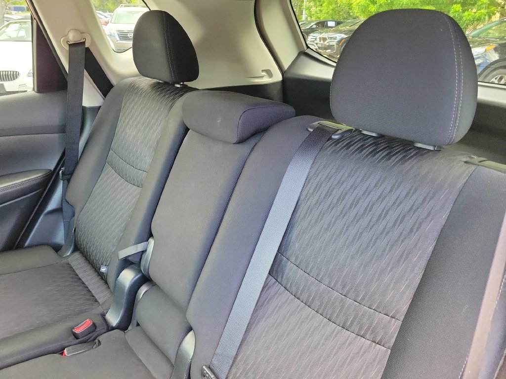Used 2018 Nissan Rogue SV AWD/4WD image 16