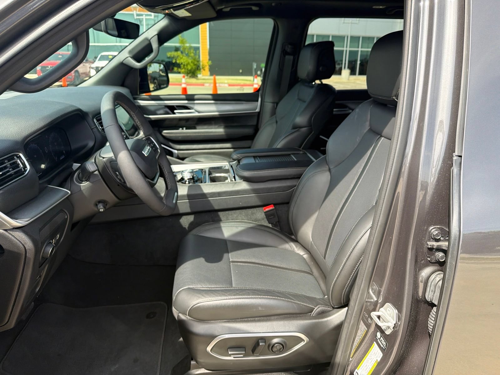 New 2026 Jeep Grand Wagoneer 4WD w/ Premium Group I image 14