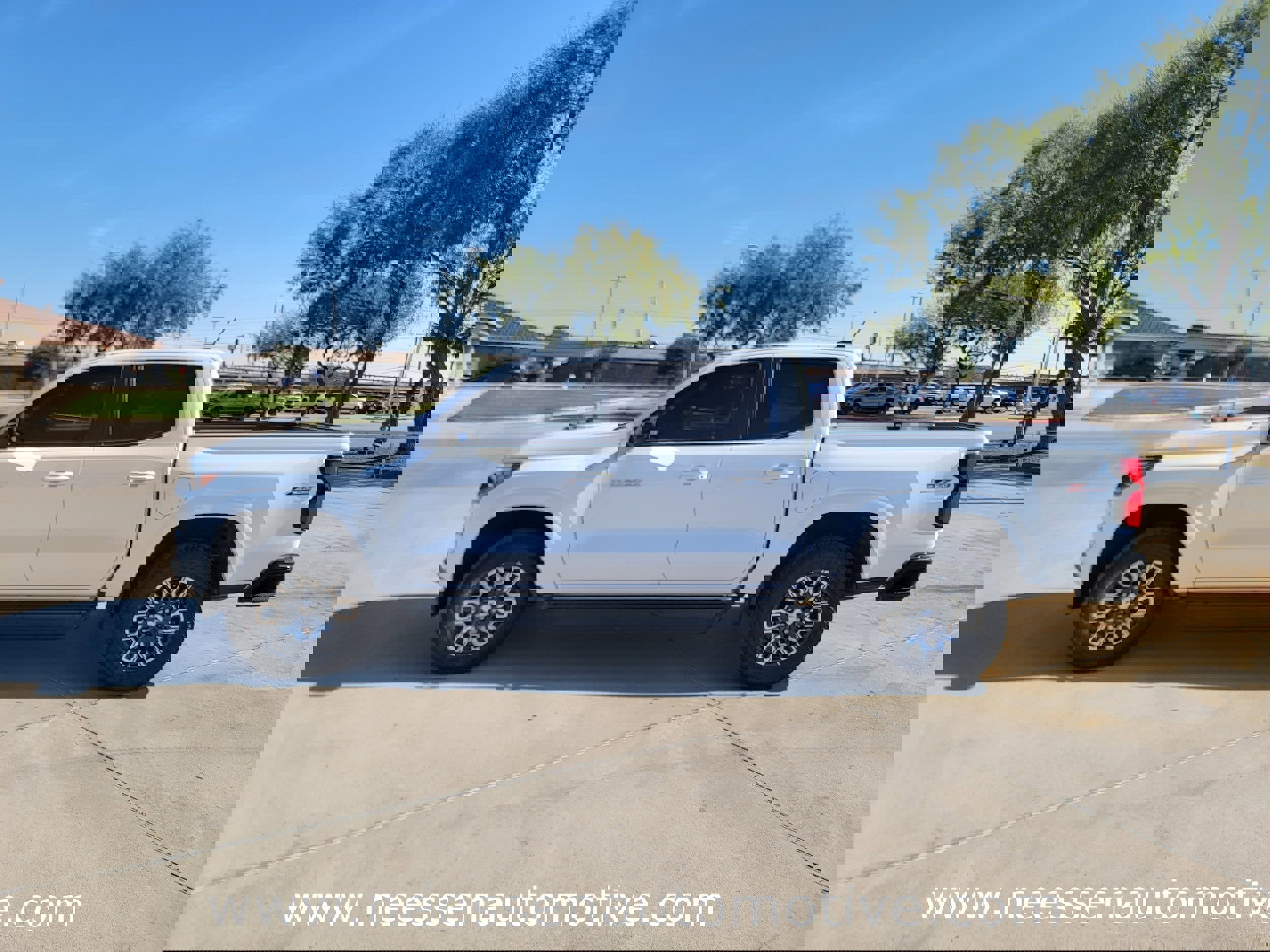 Used 2024 Chevrolet Colorado Z71 w/ Z71 Convenience Package 2 image 4