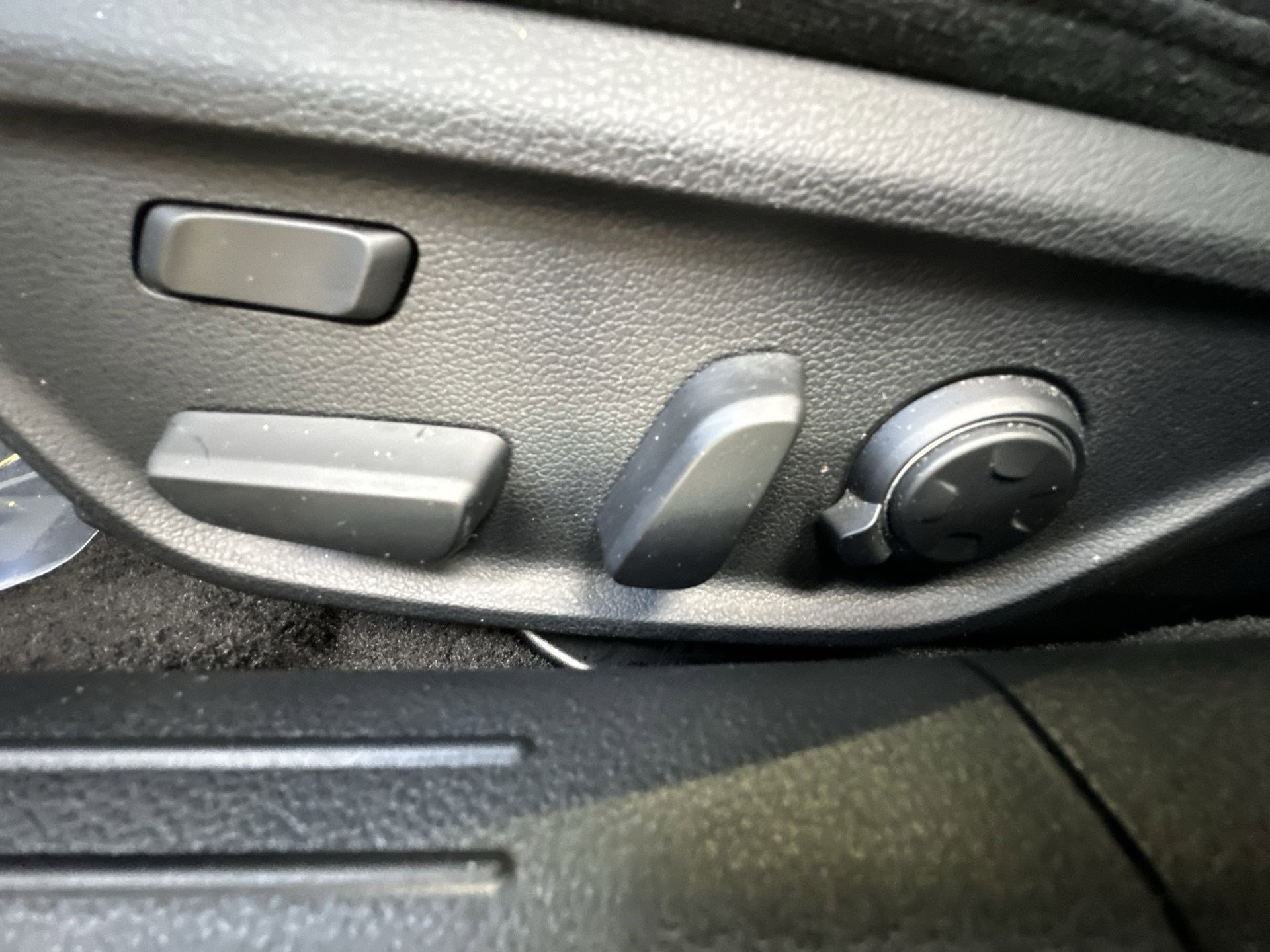 Used 2023 Genesis G70 3.3T w/ Sport Prestige Package image 14