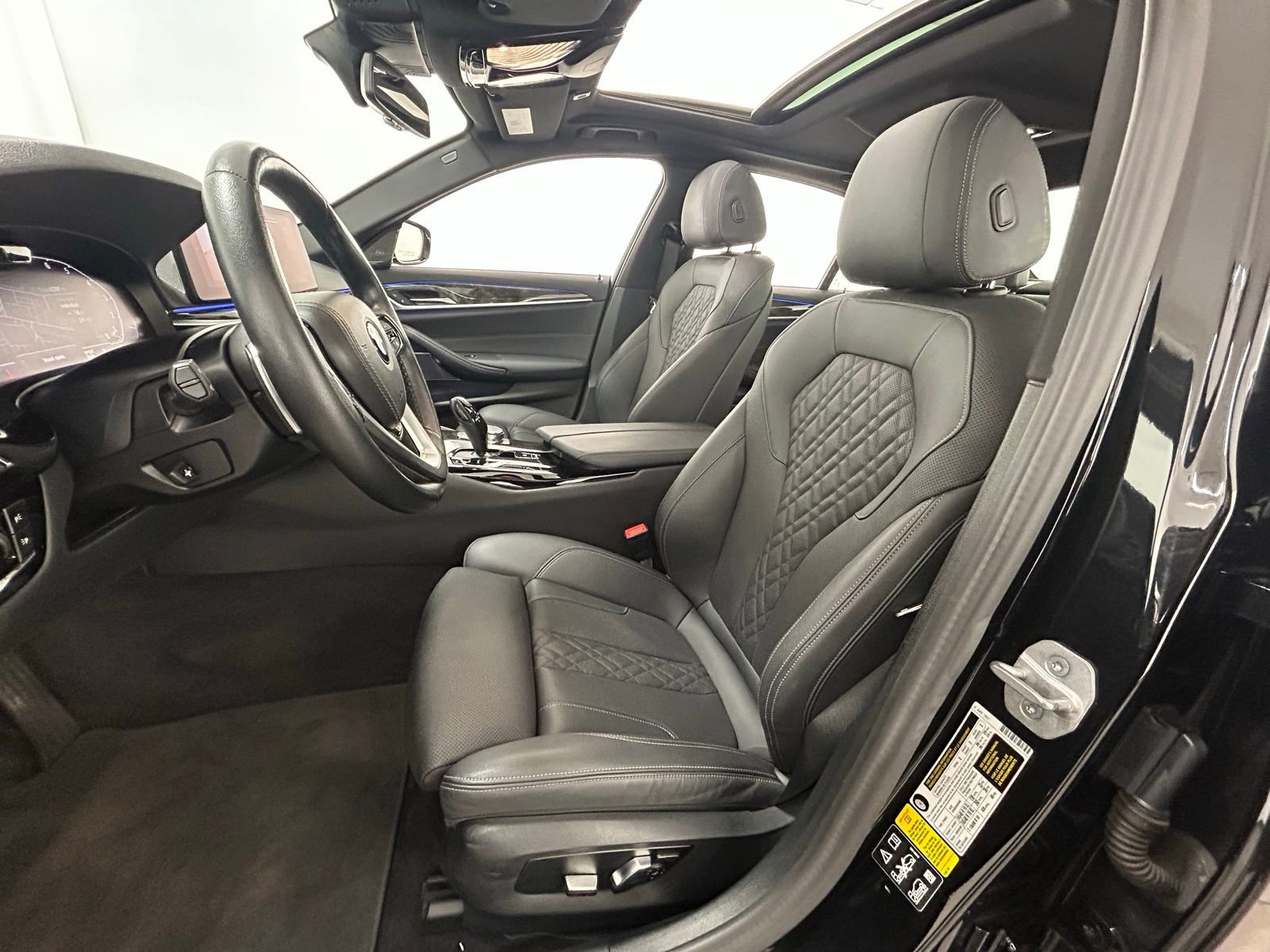 Used 2023 BMW 540i xDrive w/ Premium Package image 28