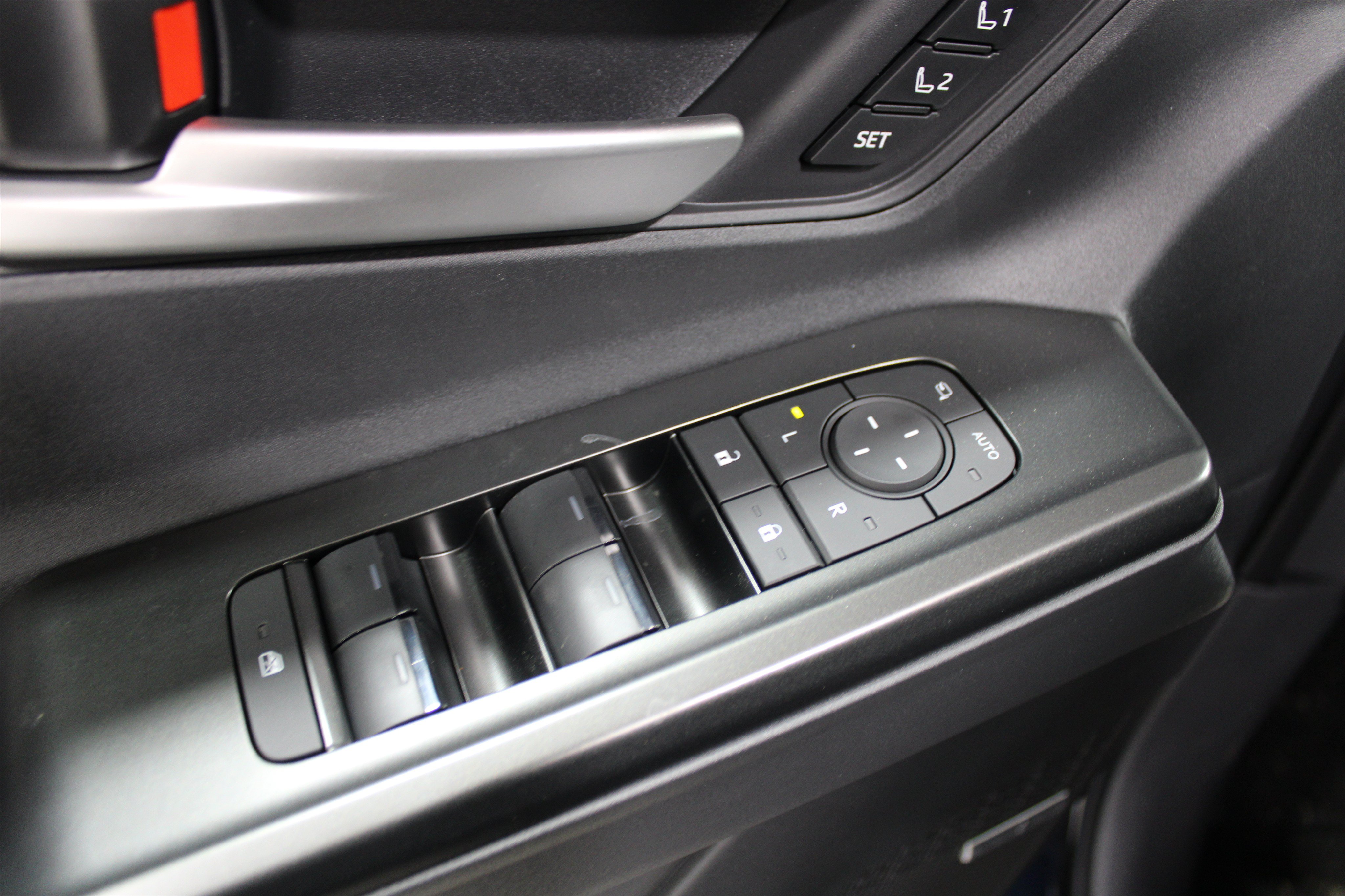 New 2026 Subaru Solterra AWD/4WD image 7