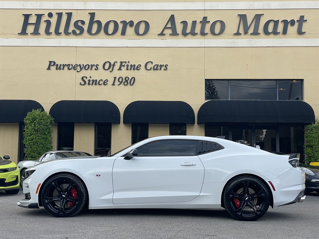 Used 2019 Chevrolet Camaro SS RWD image 4